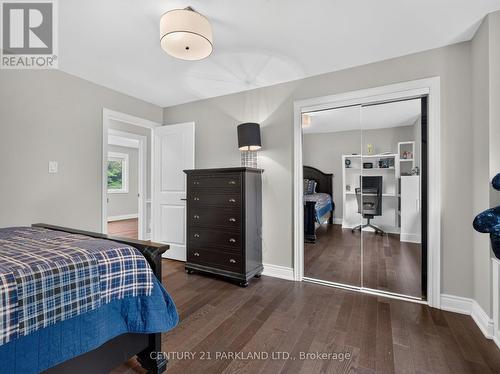 1302 Hillview Crescent, Oakville, ON 