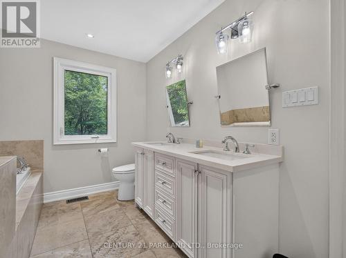 1302 Hillview Crescent, Oakville, ON 