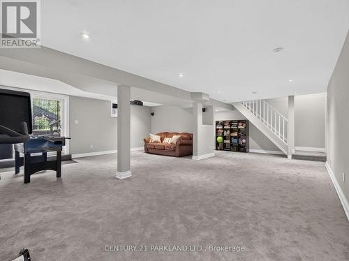 1302 Hillview Crescent, Oakville, ON 