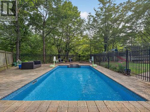 1302 Hillview Crescent, Oakville, ON 