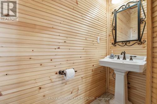 Main floor powder room - 11709 County  38 Road, North Dundas, ON 