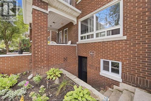 990 VICTORIA AVENUE Unit# 2 , Windsor, Ontario N9A 4N5 4