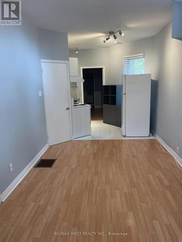 MAIN FLOOR - 281 HOWLAND AVENUE , Toronto, Ontario M5R 3B8 3
