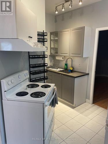 MAIN FLOOR - 281 HOWLAND AVENUE , Toronto, Ontario M5R 3B8 4