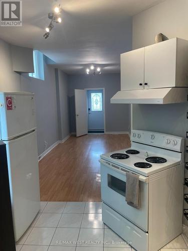 MAIN FLOOR - 281 HOWLAND AVENUE , Toronto, Ontario M5R 3B8 5