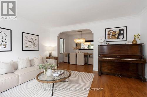 4 Lyndhurst Court, Toronto, ON 