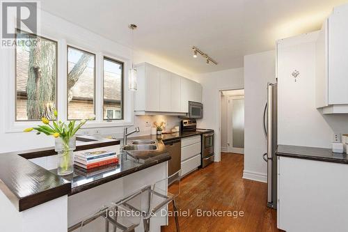 4 Lyndhurst Court, Toronto, ON 