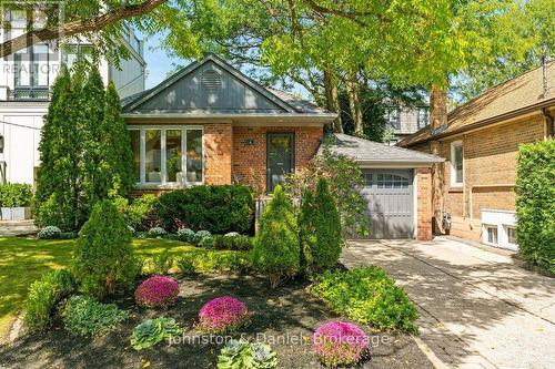 4 Lyndhurst Court, Toronto, ON 