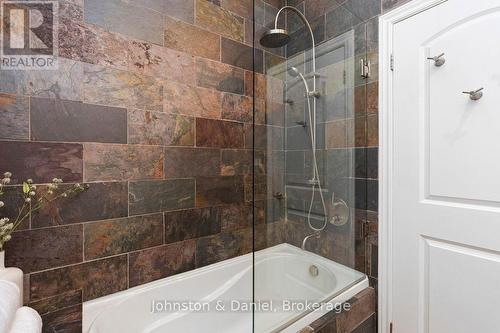 4 Lyndhurst Court, Toronto, ON 