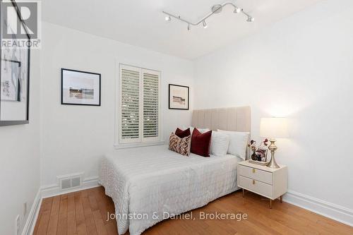 4 Lyndhurst Court, Toronto, ON 