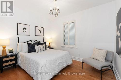 4 Lyndhurst Court, Toronto, ON 