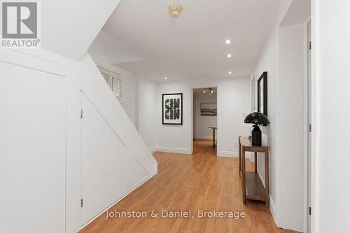 4 Lyndhurst Court, Toronto, ON 