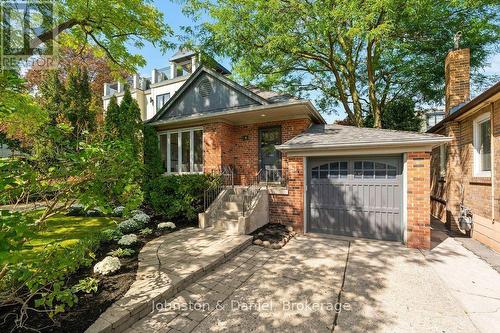 4 Lyndhurst Court, Toronto, ON 