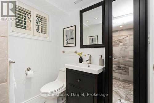 4 Lyndhurst Court, Toronto, ON 