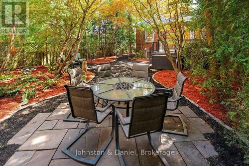 4 Lyndhurst Court, Toronto, ON 