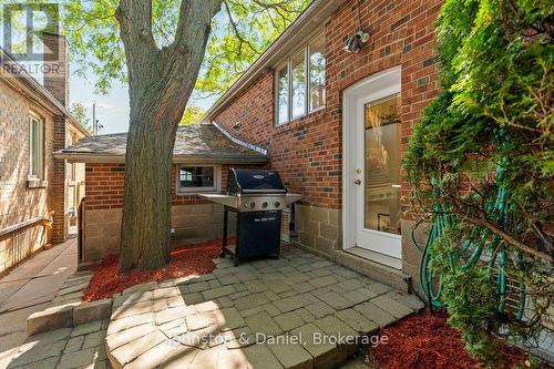 4 Lyndhurst Court, Toronto, ON 