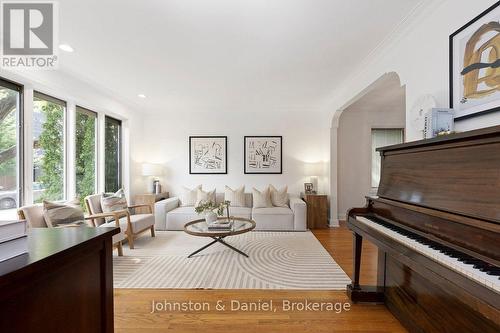 4 Lyndhurst Court, Toronto, ON 