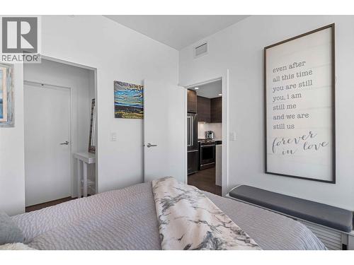 Bedroom with walk through closet to 4 piece ensuite - 1181 Sunset Drive Unit# 1401, Kelowna, BC 