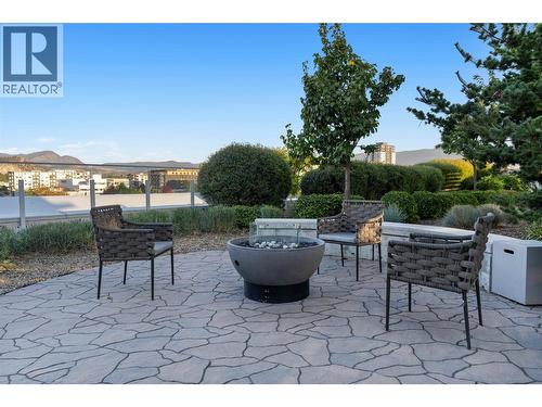 Gas fire pits and seating areas - 1181 Sunset Drive Unit# 1401, Kelowna, BC 