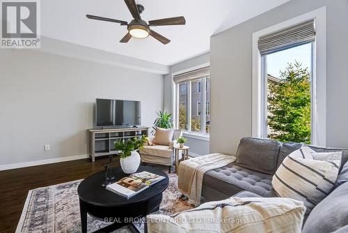 78 Songbird Private, Ottawa, ON 