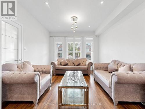 16 Mercury Avenue, Georgina, ON 