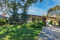 1554 CHOMLEY CRESCENT Ottawa, ON K1G 0V8
