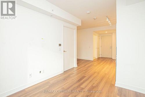 209 - 30 SAMUEL WOOD WAY , Toronto, Ontario M9B 0C9 4