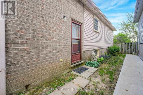 28 Lampman Crescent, Thorold, ON 