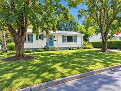 27 Smith Avenue Bridgewater, NS B4V 1Y2