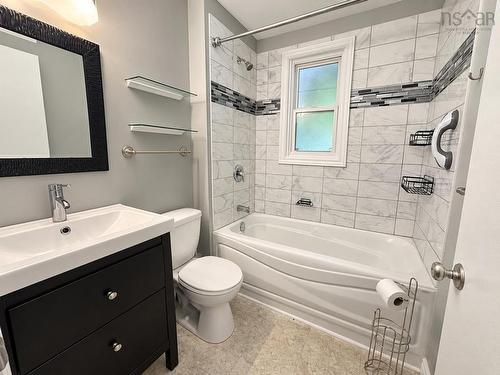 27 Smith Avenue, Bridgewater, NS 