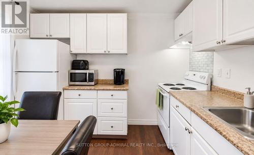 UPPER - 2538 WESTON ROAD , Toronto, Ontario M9N 2A6 2