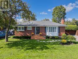 27 ROUNDHAY DRIVE Ottawa, ON K2G 1B6