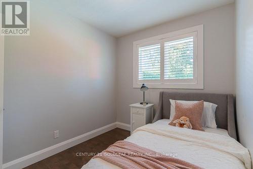 27 Roundhay Drive, Ottawa, ON 