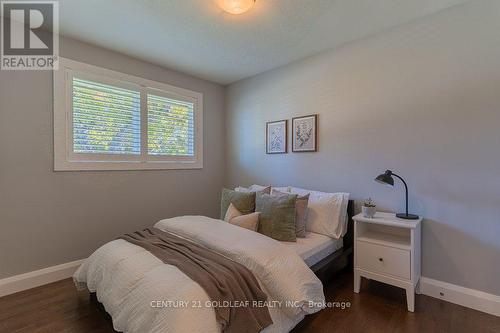 27 Roundhay Drive, Ottawa, ON 