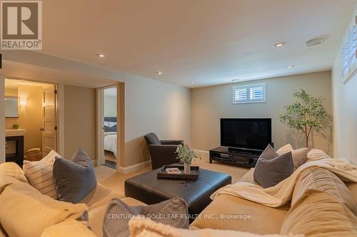 27 Roundhay Drive, Ottawa, ON 