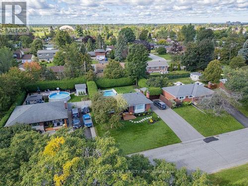27 Roundhay Drive, Ottawa, ON 