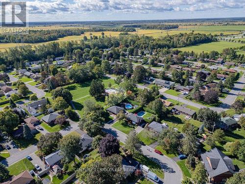 27 Roundhay Drive, Ottawa, ON 