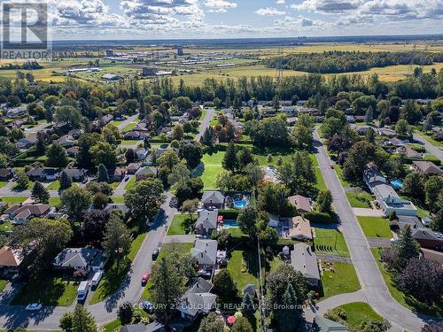 27 Roundhay Drive, Ottawa, ON 