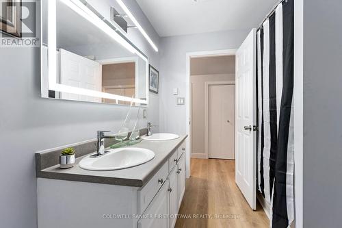 Second floor bathroom with double sink vanity - 25 Robert Road, Perth, ON 