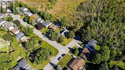 Located at dead end street with no side neighbours - 