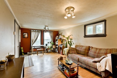 Salon - 970  - 972 Rue De La Princesse, Sherbrooke (Les Nations), QC 