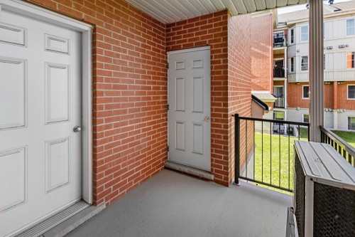 Balcon - 2333 Av. De La Gare, Mascouche, QC 