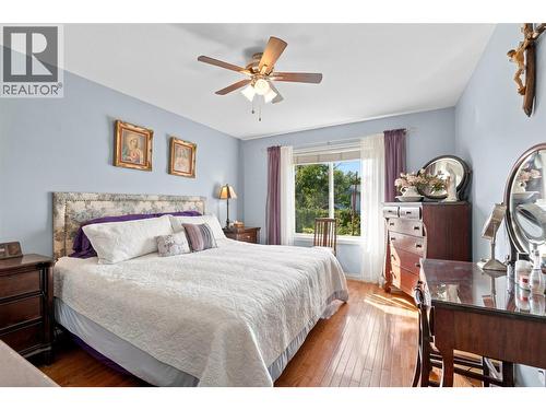 Relaxing primary retreat with walk-in closet and private ensuite. - 1188 Houghton Road Unit# 122, Kelowna, BC 