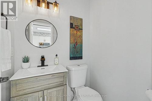 Main Floor powder room - 4342 Meadowvale Lane, Ottawa, ON 