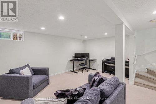 4342 Meadowvale Lane, Ottawa, ON 