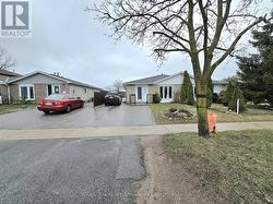 MAIN - 27 BROWNING TRAIL Barrie, ON L4N 5A5