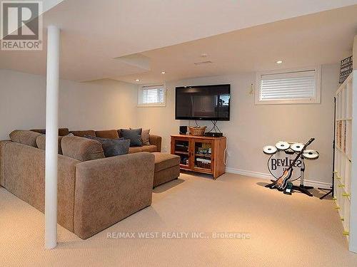 811 Coxwell Avenue, Toronto, ON 