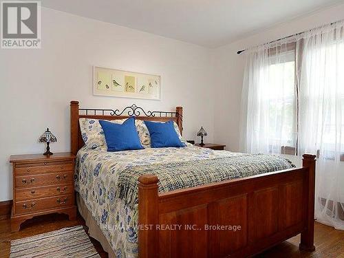 811 Coxwell Avenue, Toronto, ON 