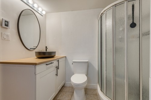 Salle de bains - 473 Av. Marc-Aurèle-Fortin, Laval (Sainte-Rose), QC 