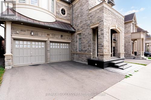 62 THRESHING MILL BOULEVARD , Oakville, Ontario L6H 7C5 3